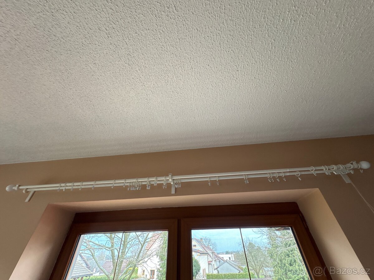 Bílé garnýže Ikea Racka 180-385 cm