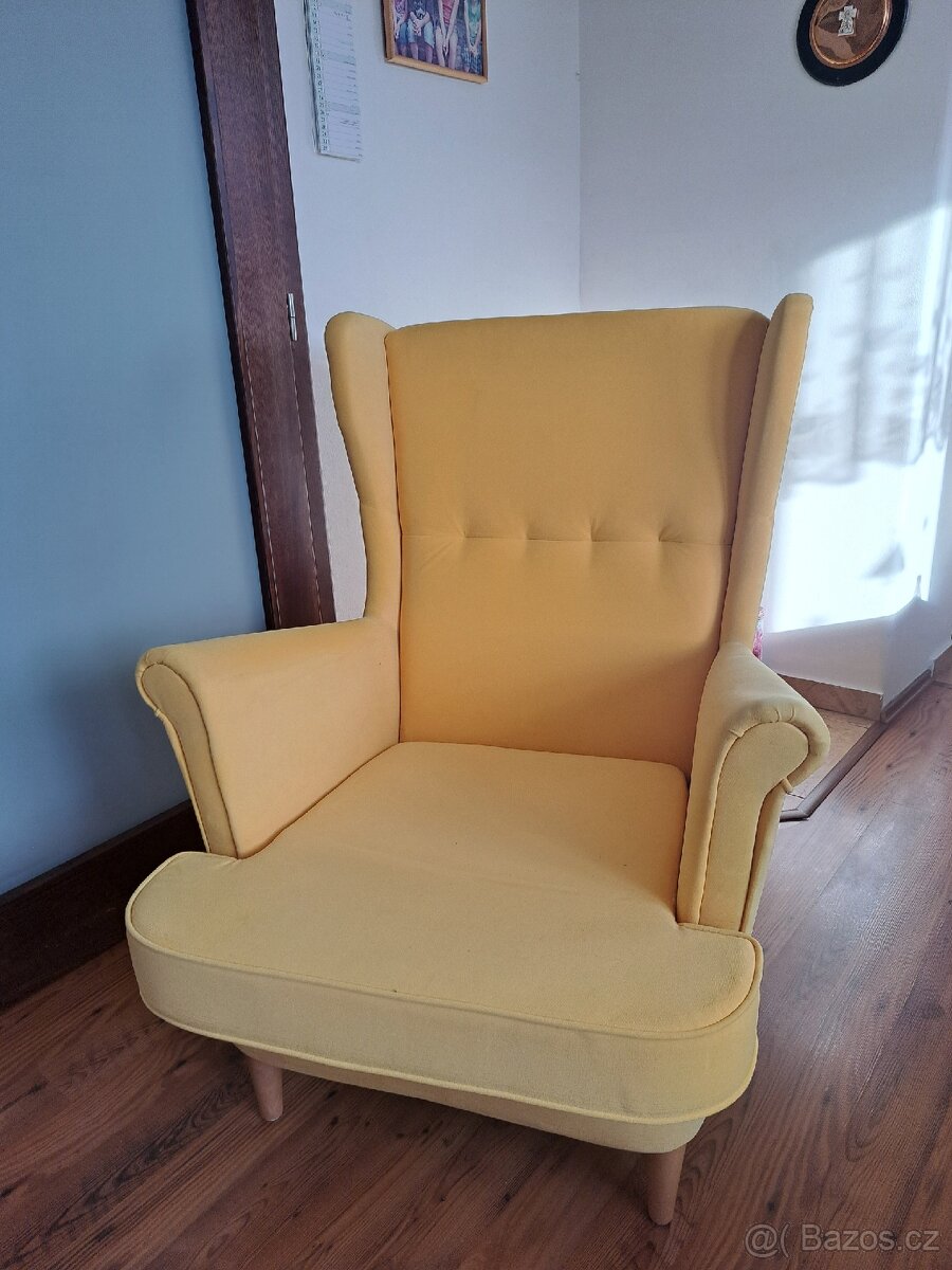 Žluté křeslo ušák