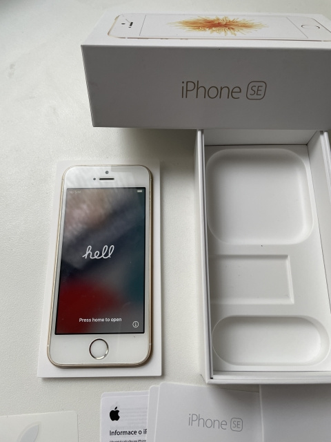 Apple iPhone SE. Plně funkční. V orig. balení. Dobrý stav.