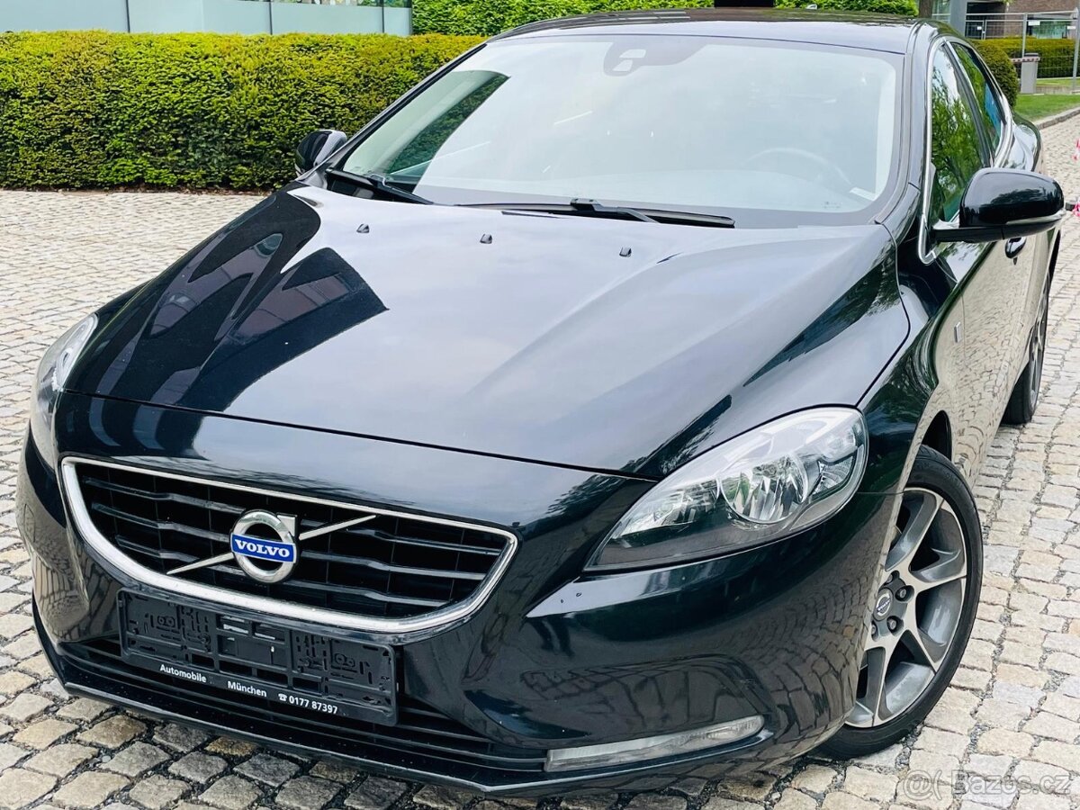 Volvo V40 2.0 D3 110KW 5VÁLEC MANUÁL OCEAN RACE LED SERVISKA