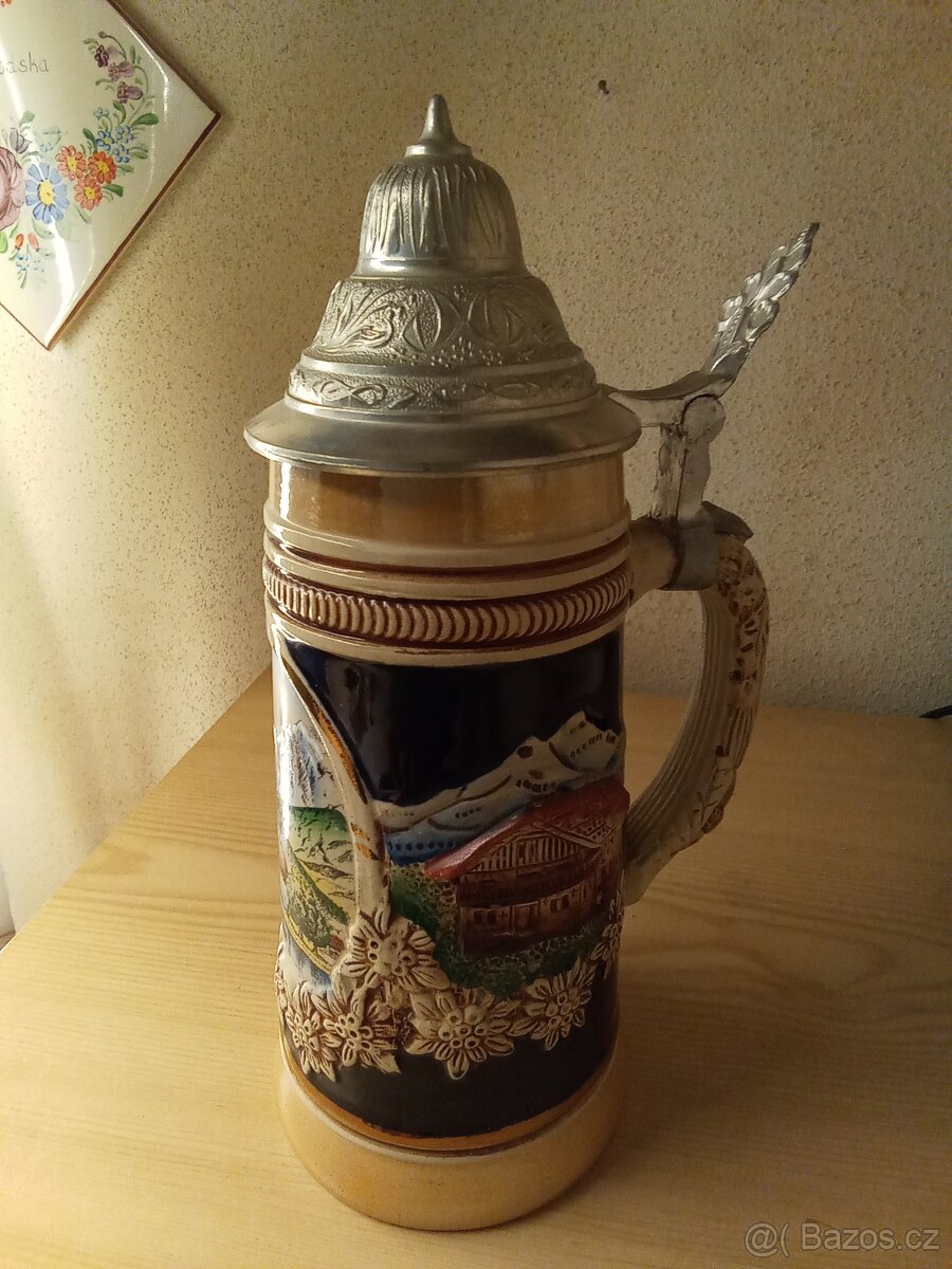 Korbel s cínovým zavíráním