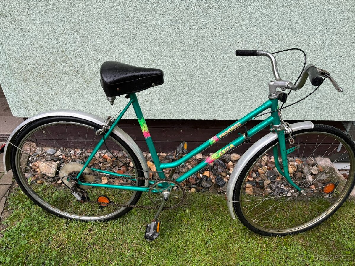 Daruji dvě dámská kola