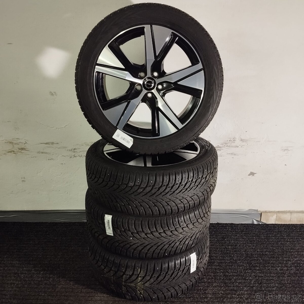 Kola na Volvo XC90 7,5Jx19H2 ET50,5 pneu Nokian 235/50R19