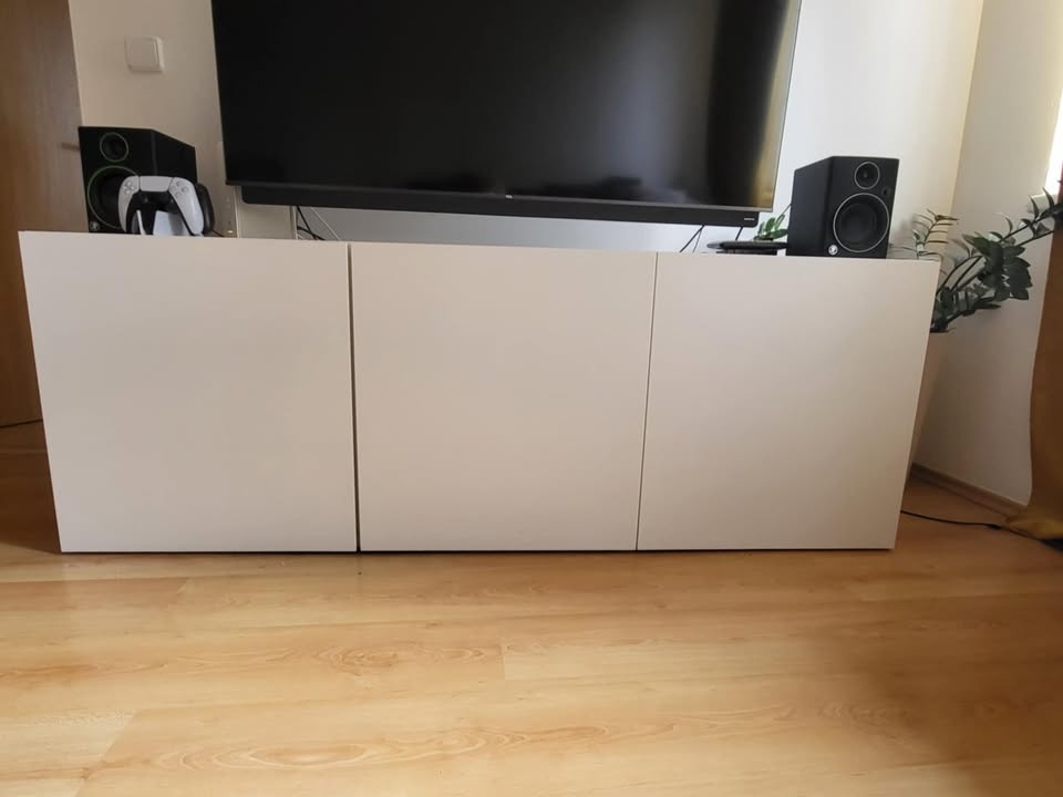 TV stolek IKEA BESTÅ, bílý