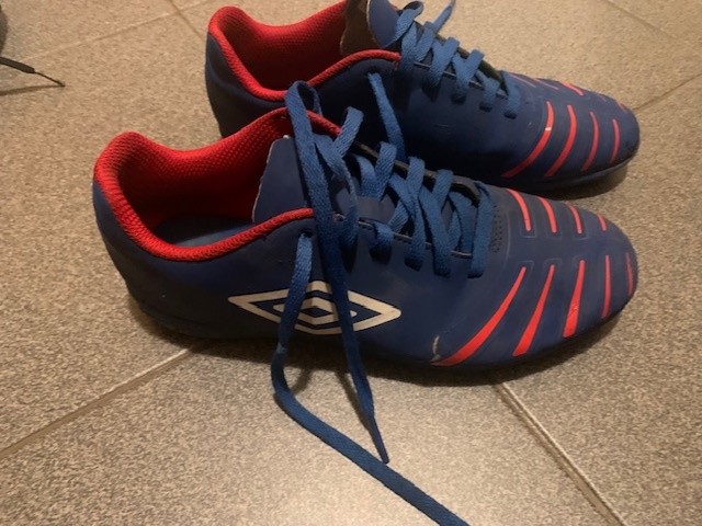 Turfy zn. Umbro, vel. 38,5