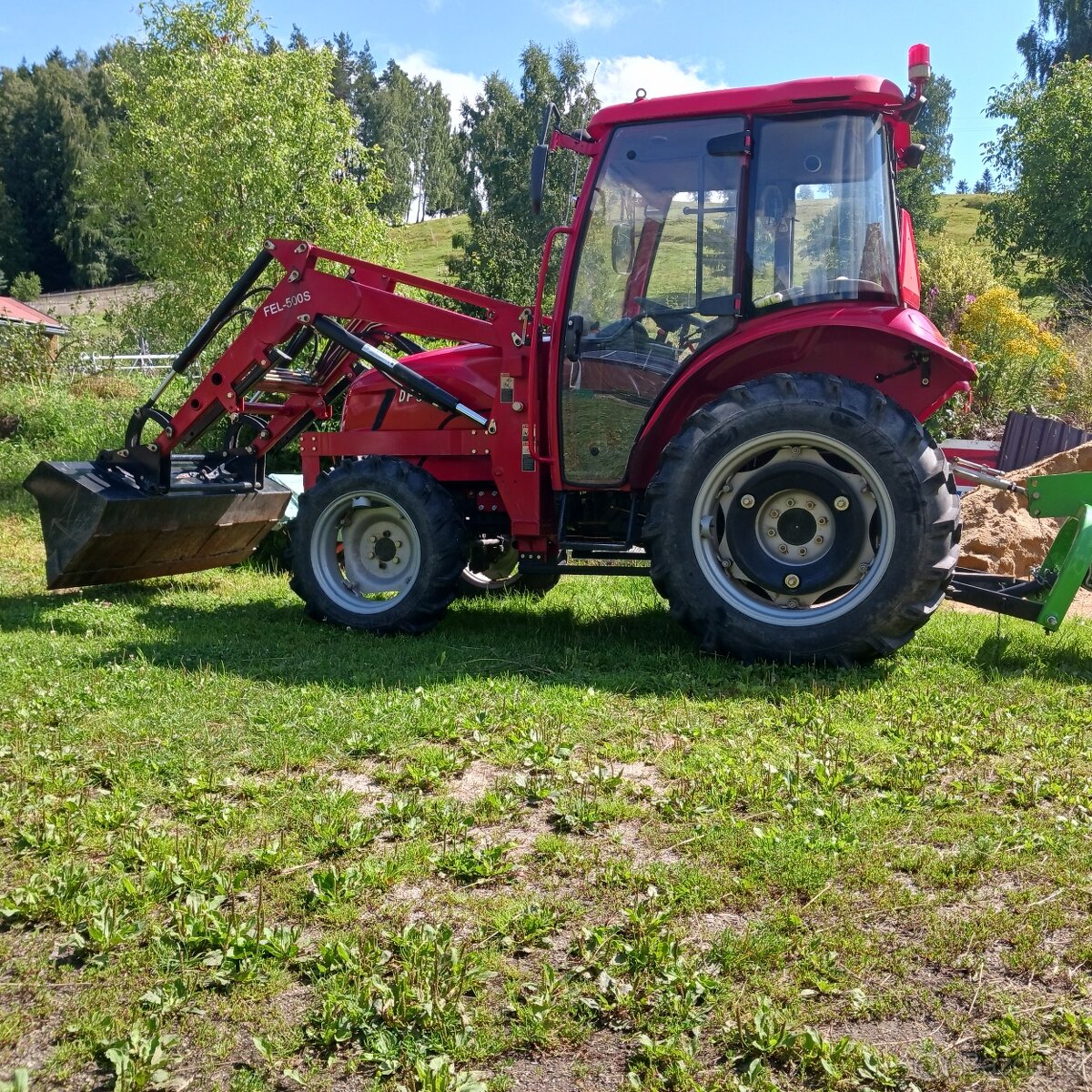 Malý traktor, čelní nakladač fell 500, lžíce, vidle, závaží