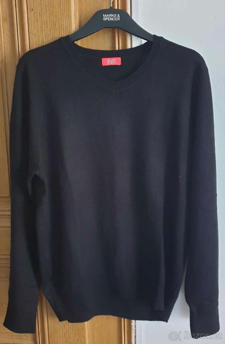 Svetr značky F&F