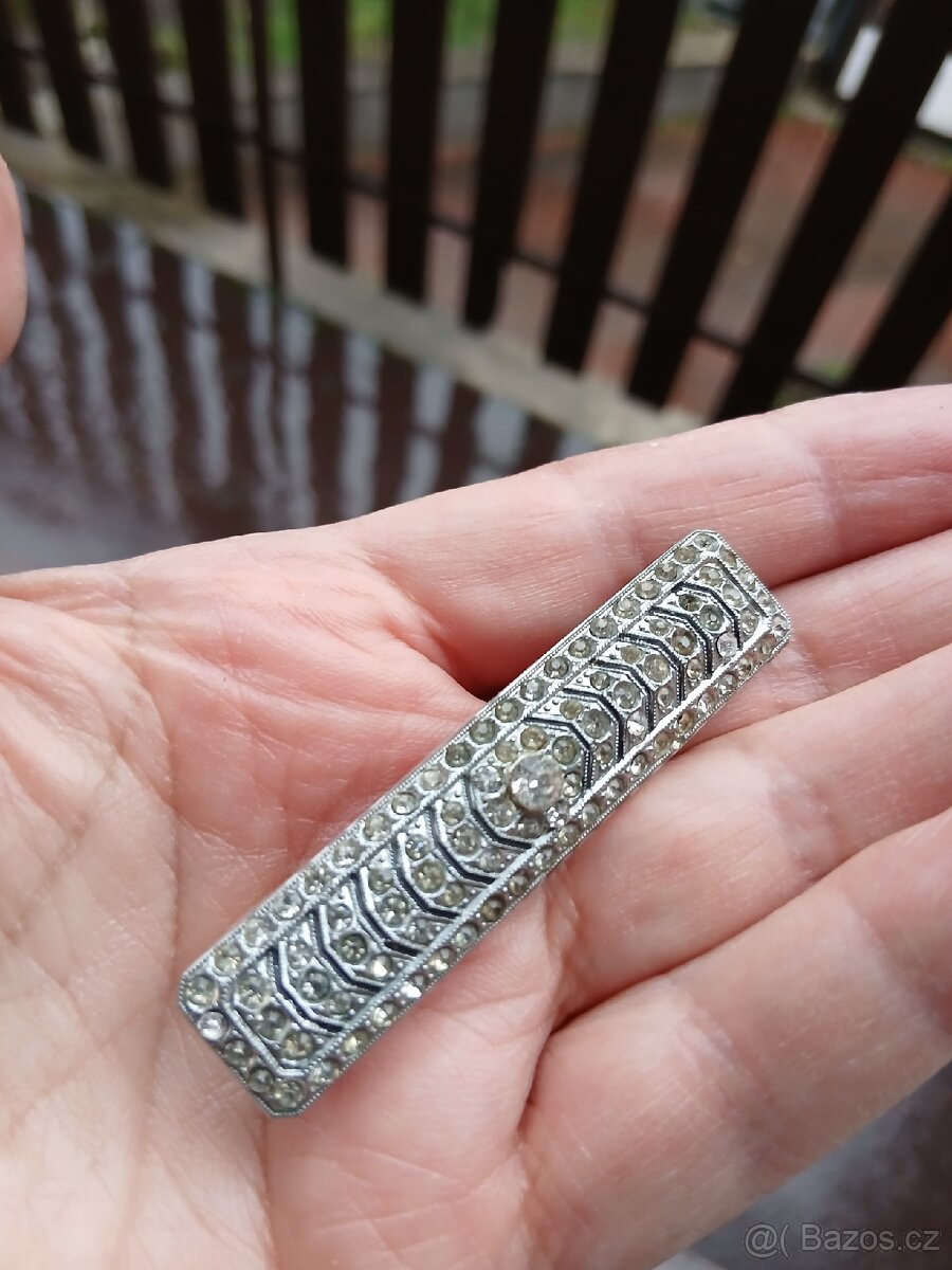 Stará kovová brož bižuterie