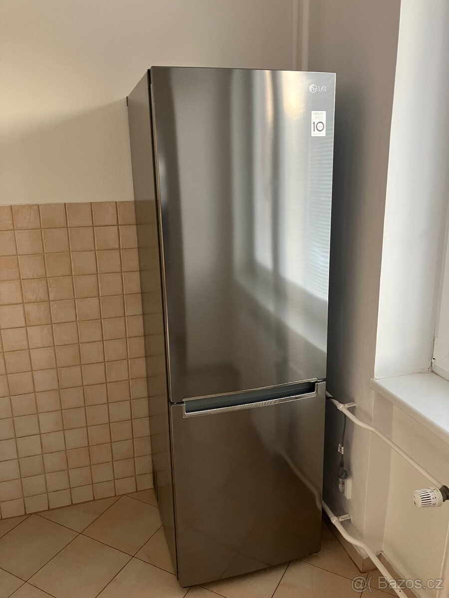 Lednice s mražákem