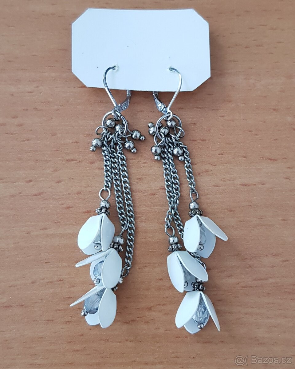 Bílo-stříbrné náušnice