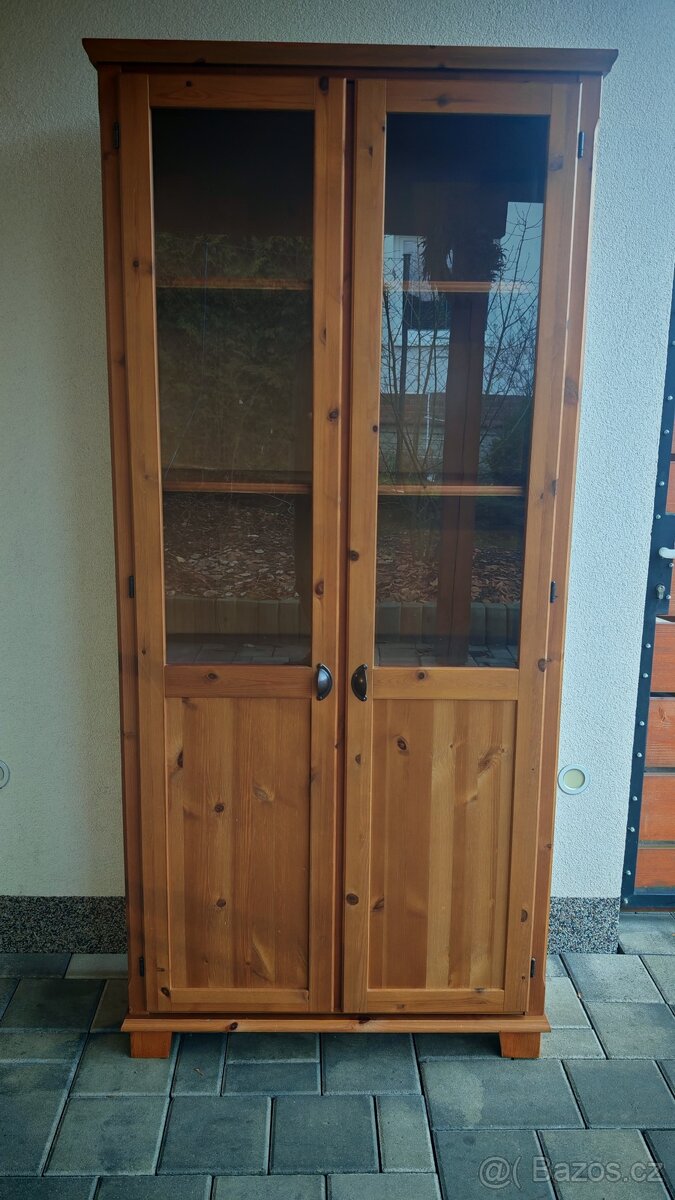 Vitrína knihovna Ikea Markor Hemnes Leksvik