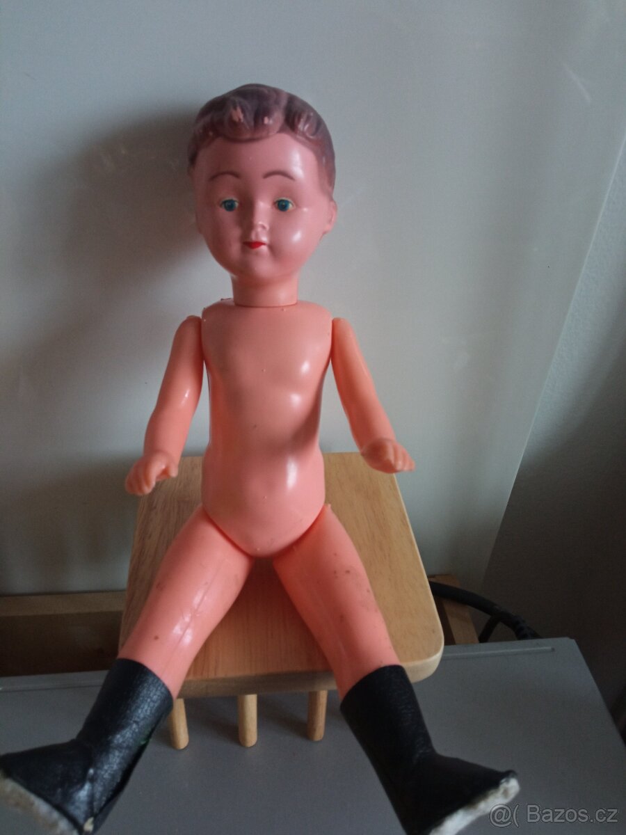 Retro panenka s botama