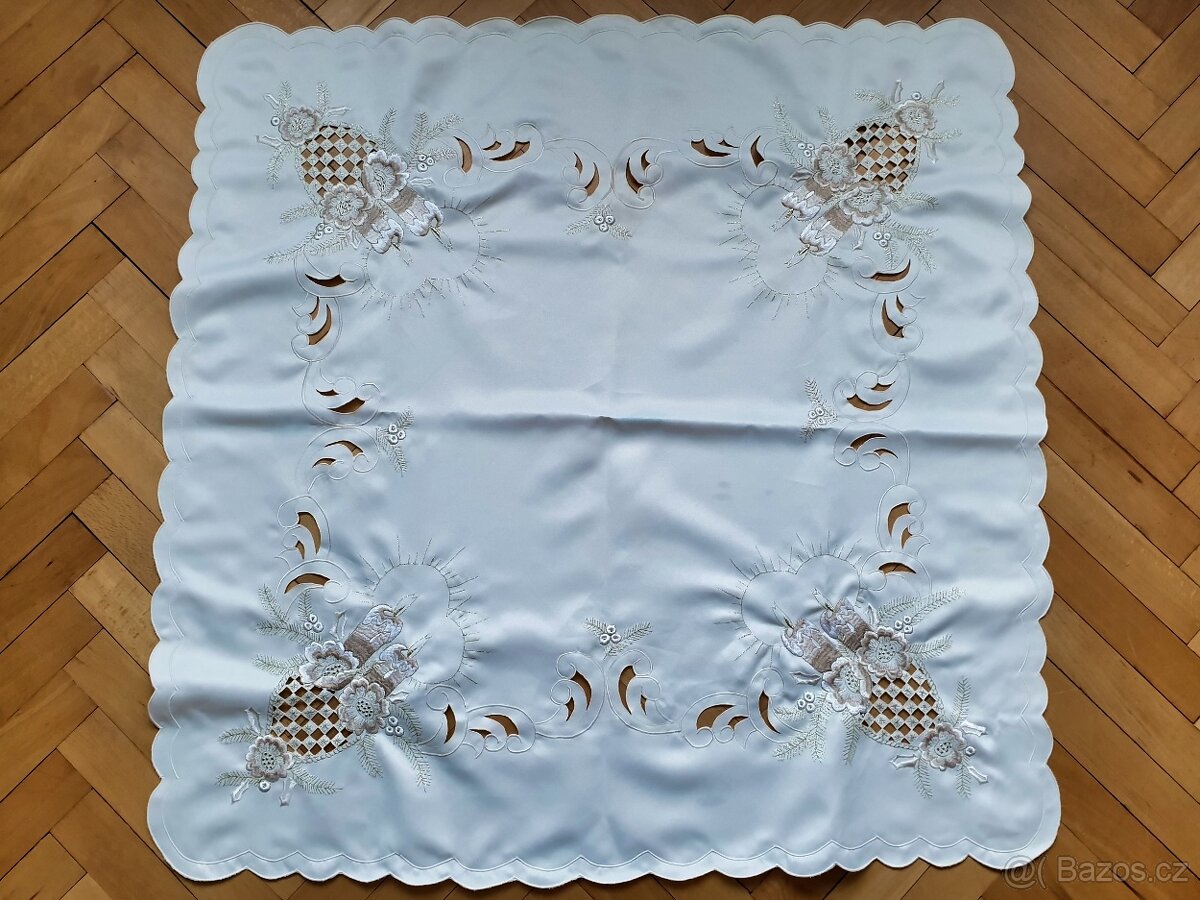 Vánoční ubrus - ručně vyšívaný