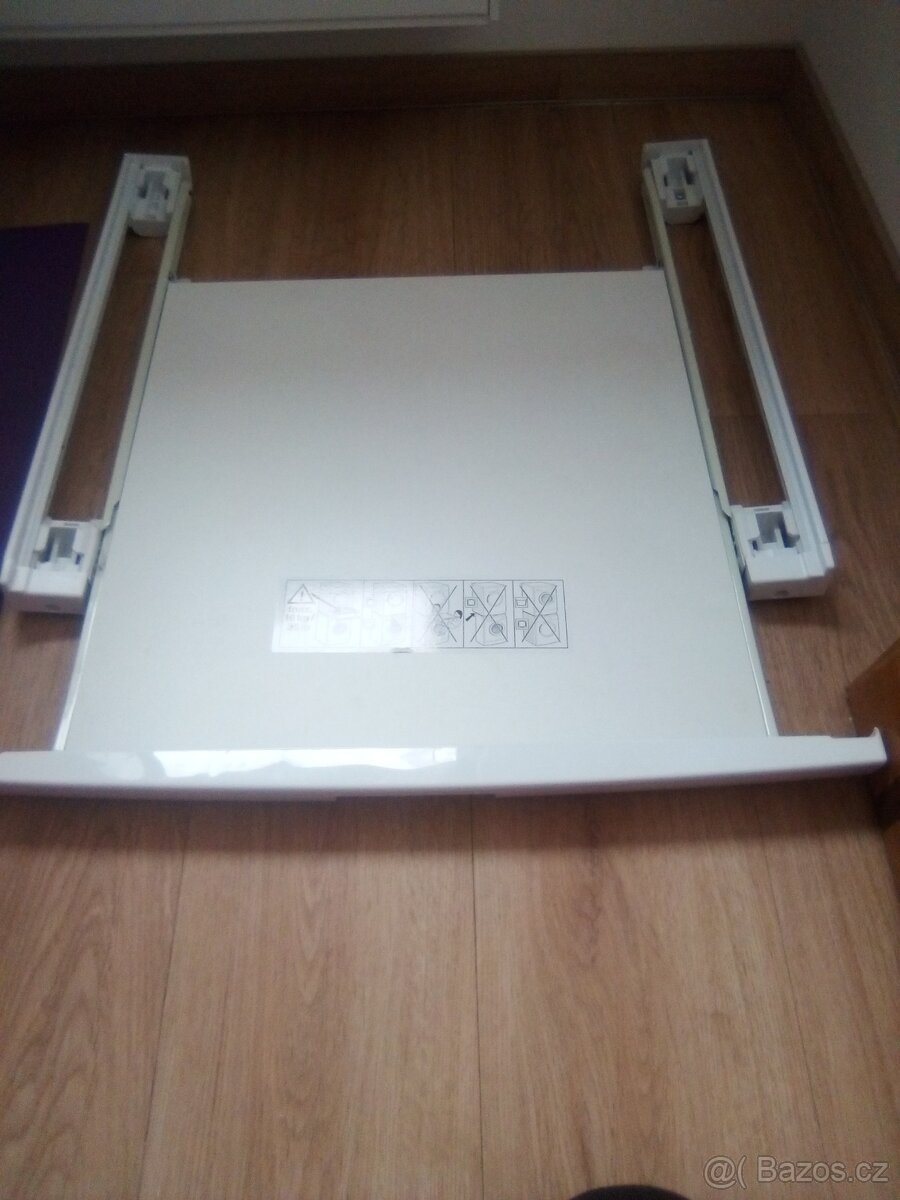 Mezikus k pračce a sušičce AEG