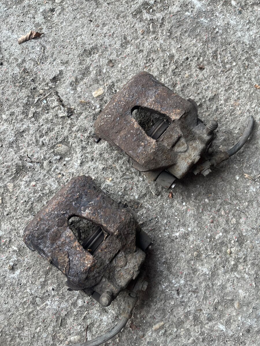 Fabia 1- přední třmeny