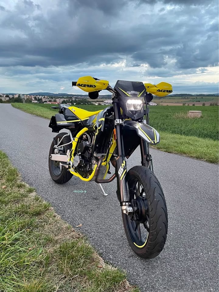 Supermoto SWM 125 R