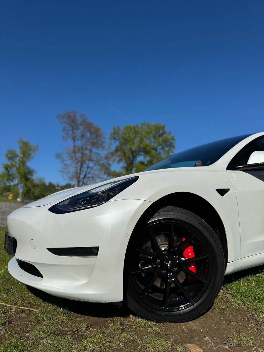 TESLA model 3 LONG RANGE 324KW, TEP. ČERPADLO, REFRESH 2021