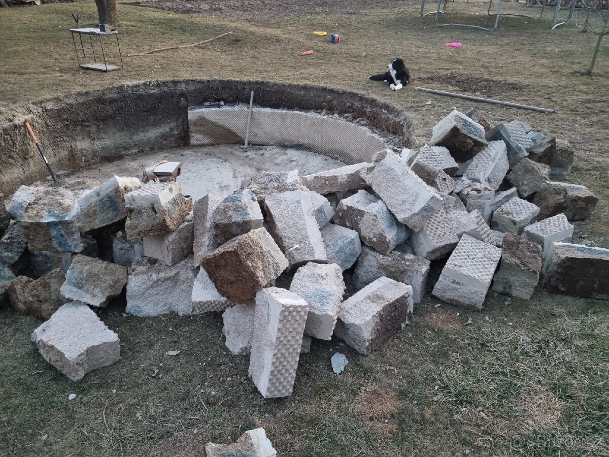 Stavebni suť beton.
