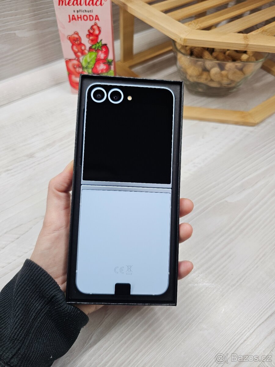 Samsung galaxy Z flip 6, 256KB modrý