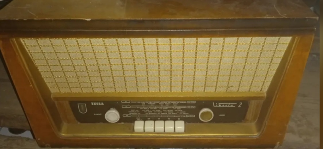Retro radio Tesla Liberta 2