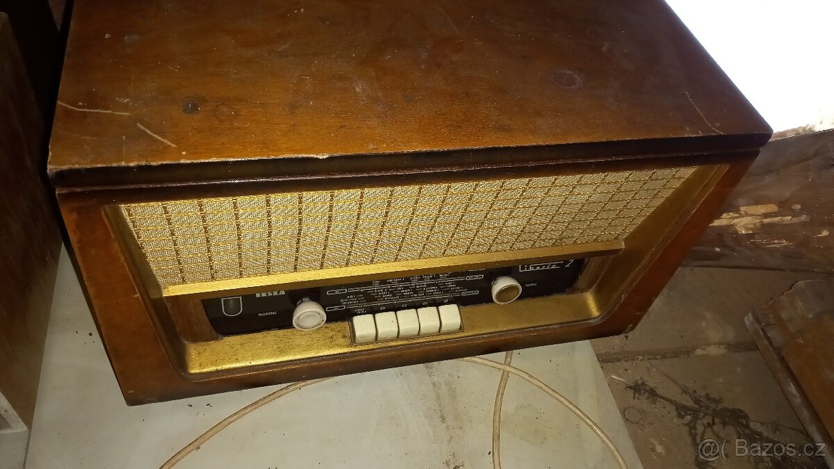 Retro radio Tesla Liberta 2