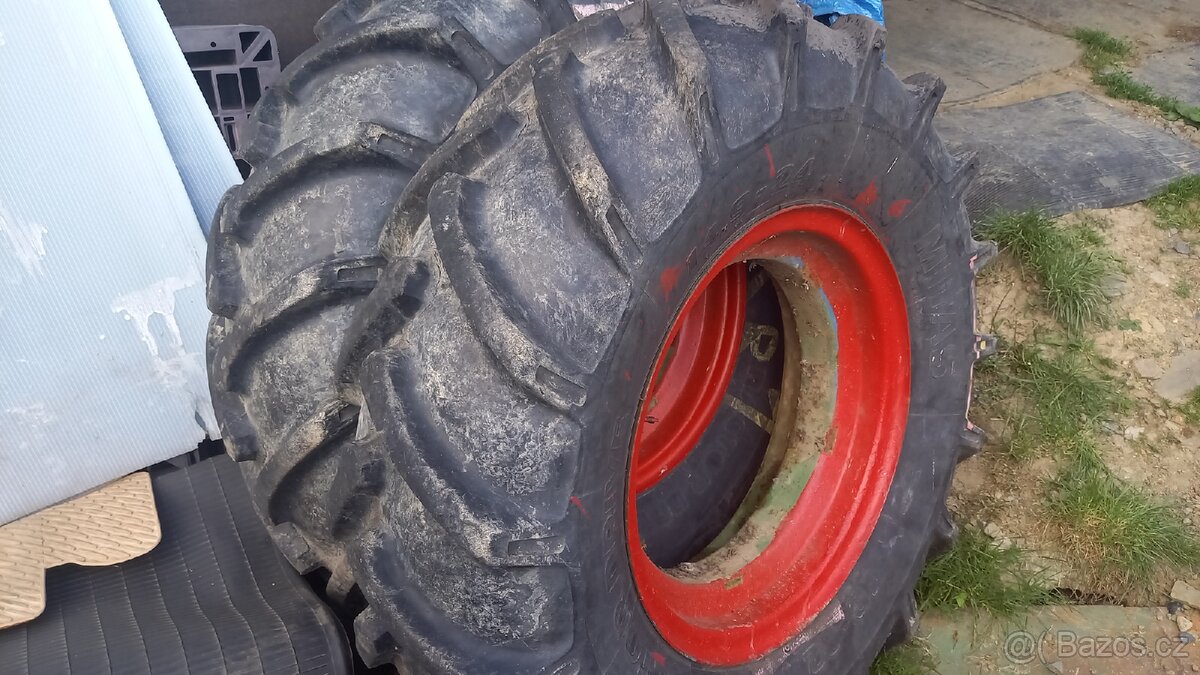 Zetor 25A-zadní kola