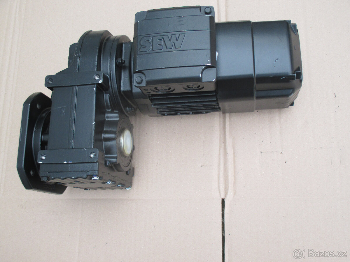 Elektromotor s převodovkou 120W 19 ot./1min