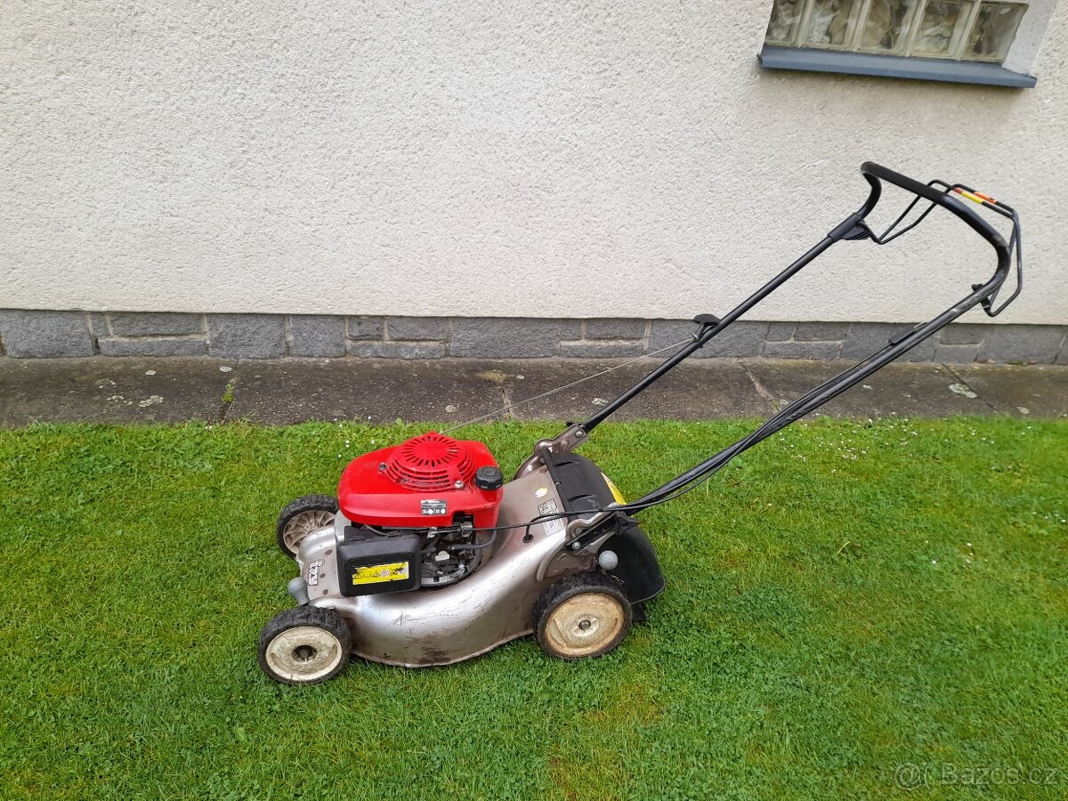 Benzínová sekačka Honda s pojezdem