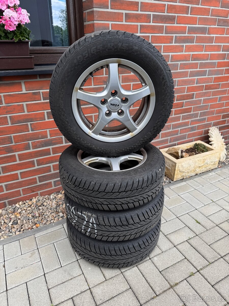 Prodám zimní pneu 195/65R15