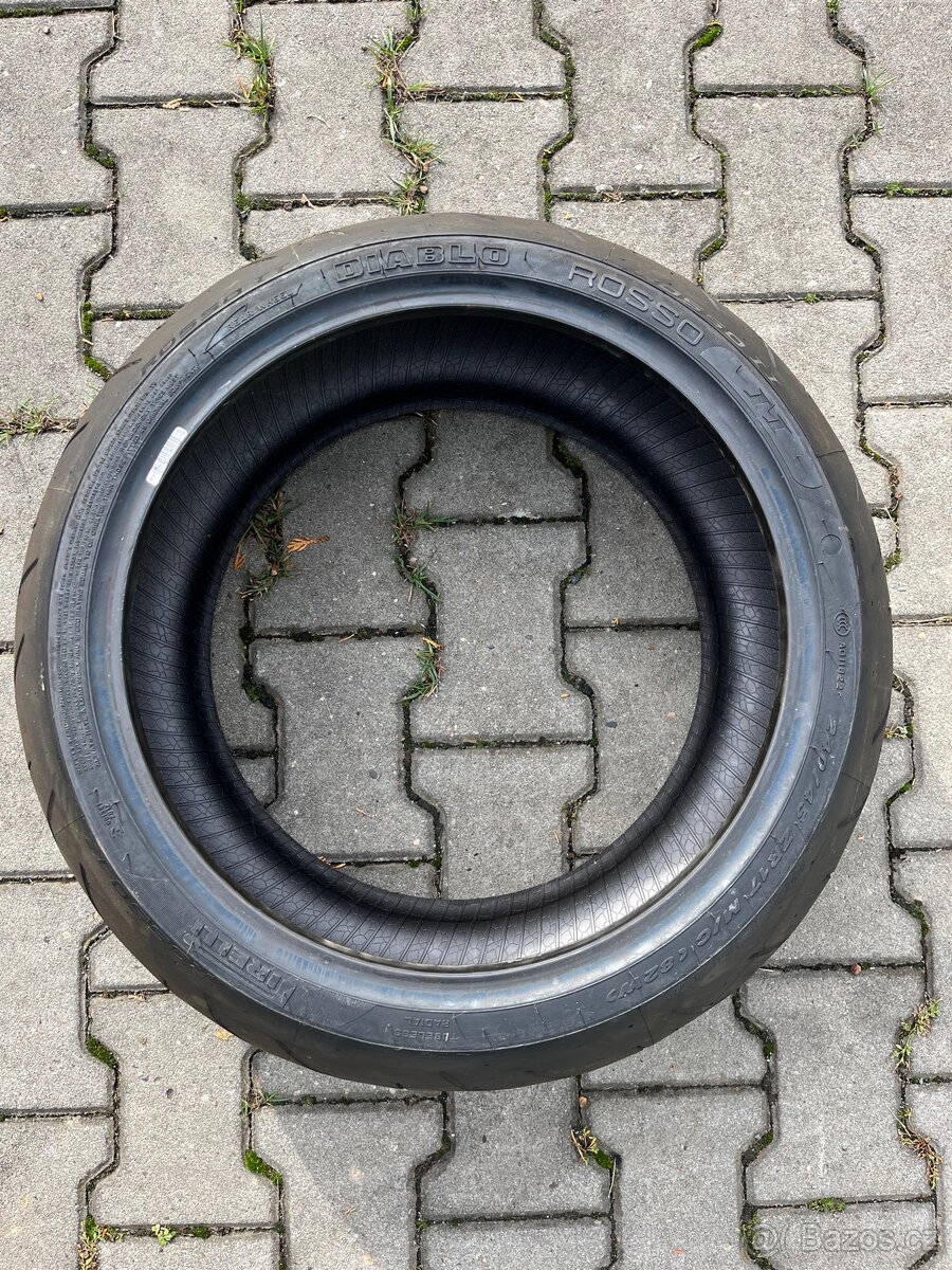 Nove pneu Pirelli Diablo Rosso