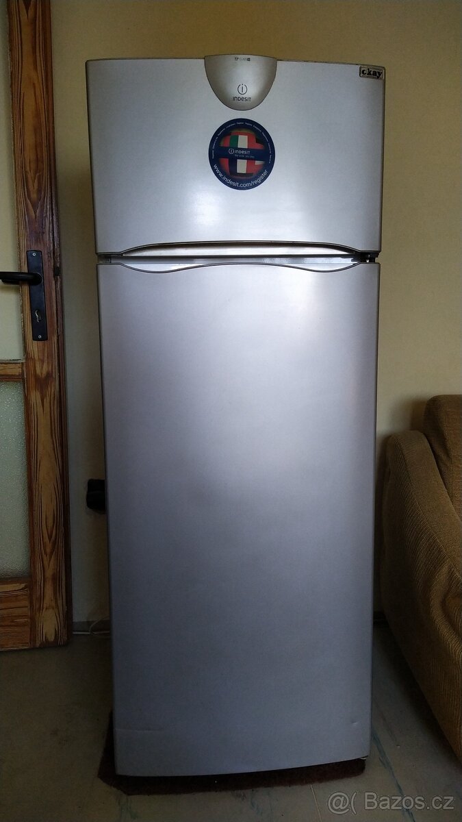Lednička s mrazákem Indesit