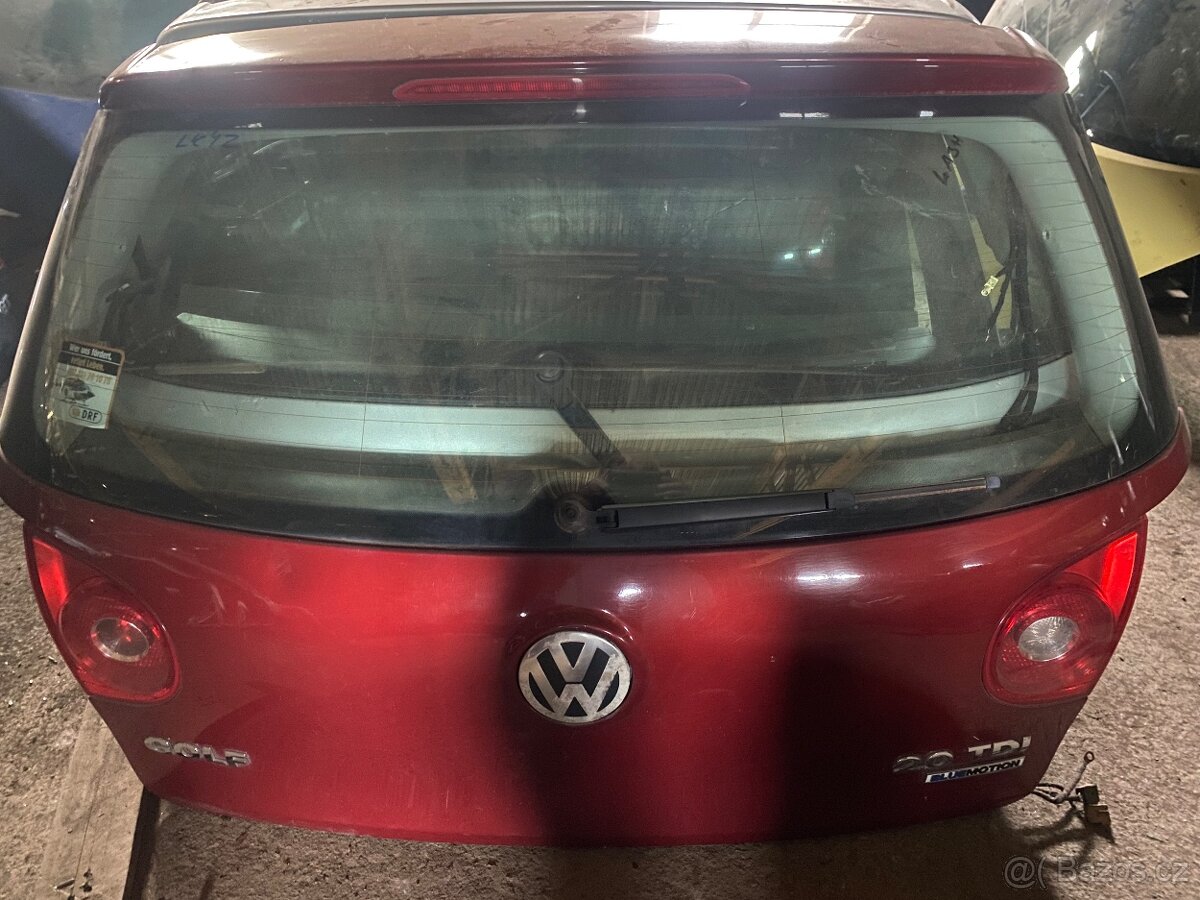 Patě dveře Golf 5