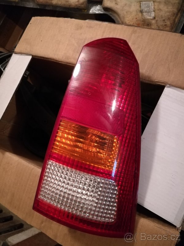 Ford Focus MK1 kombi leve zadní světlo 1999-2004