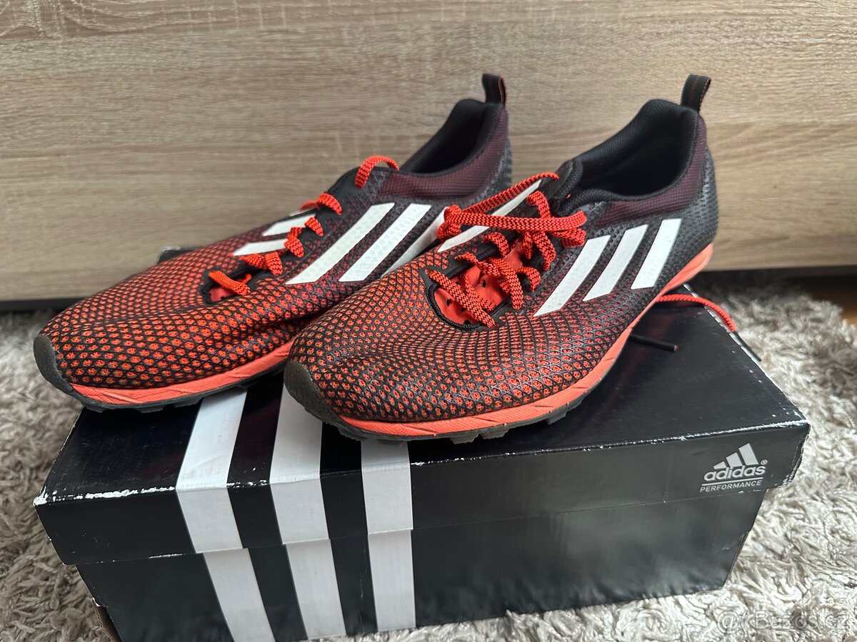 Tretry Adidas