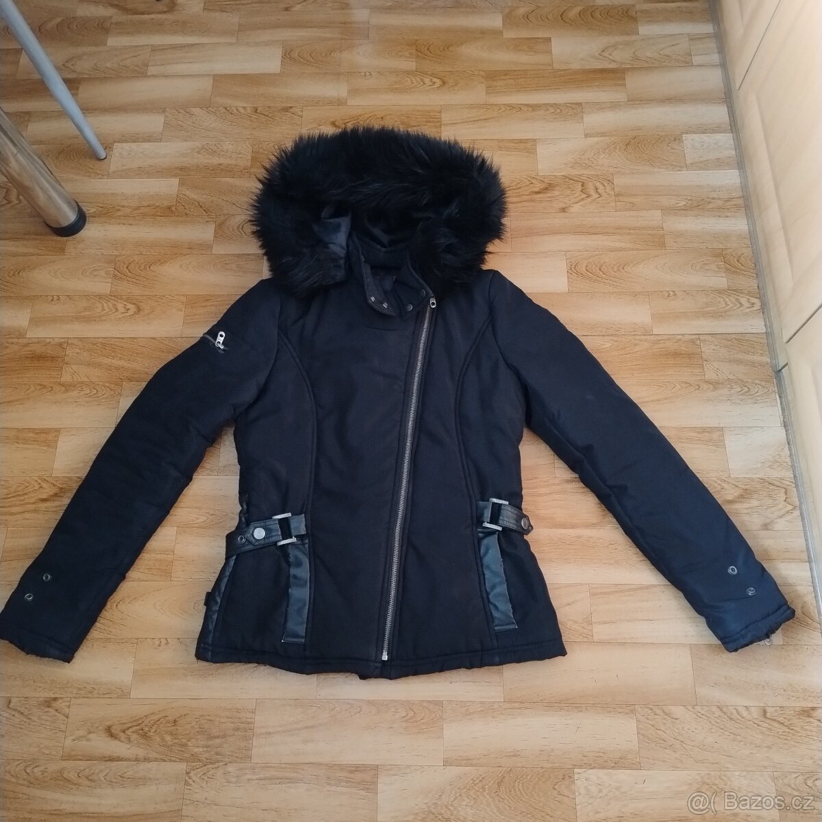 Dámská zimní bunda s kožíškem