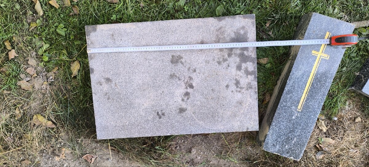 Žulová deska, náhrobní kámen