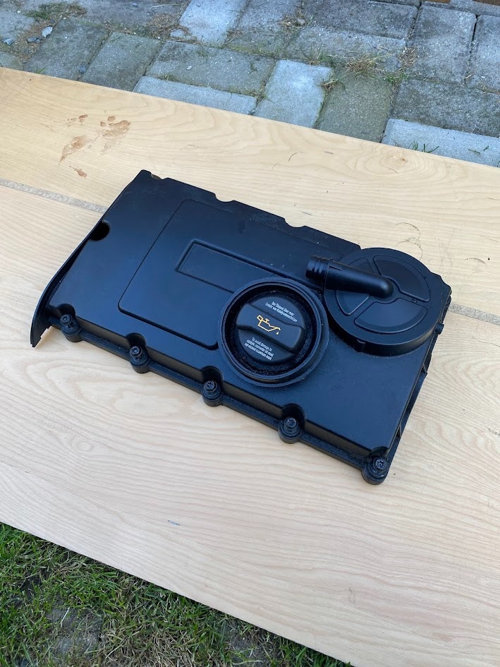 2.0tdi BKD víko vnetilů