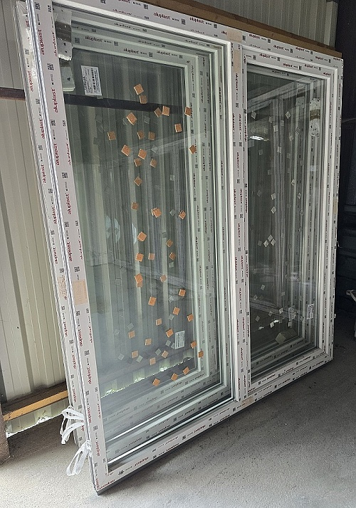 Bílé posuvné balkonové dveře 200 x 200