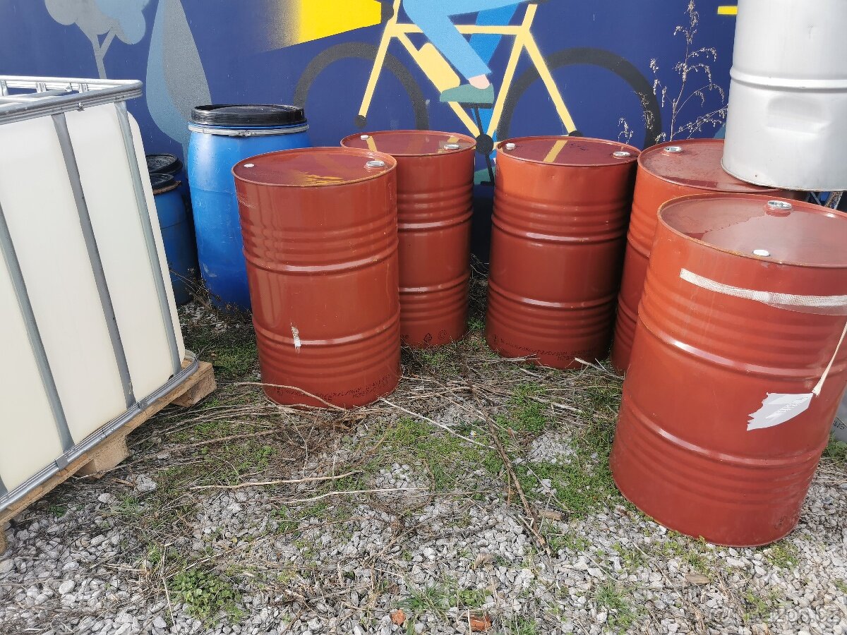 Plechové a plastové sudy