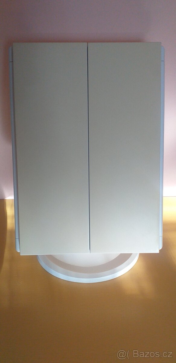 kosmetické zrcátko