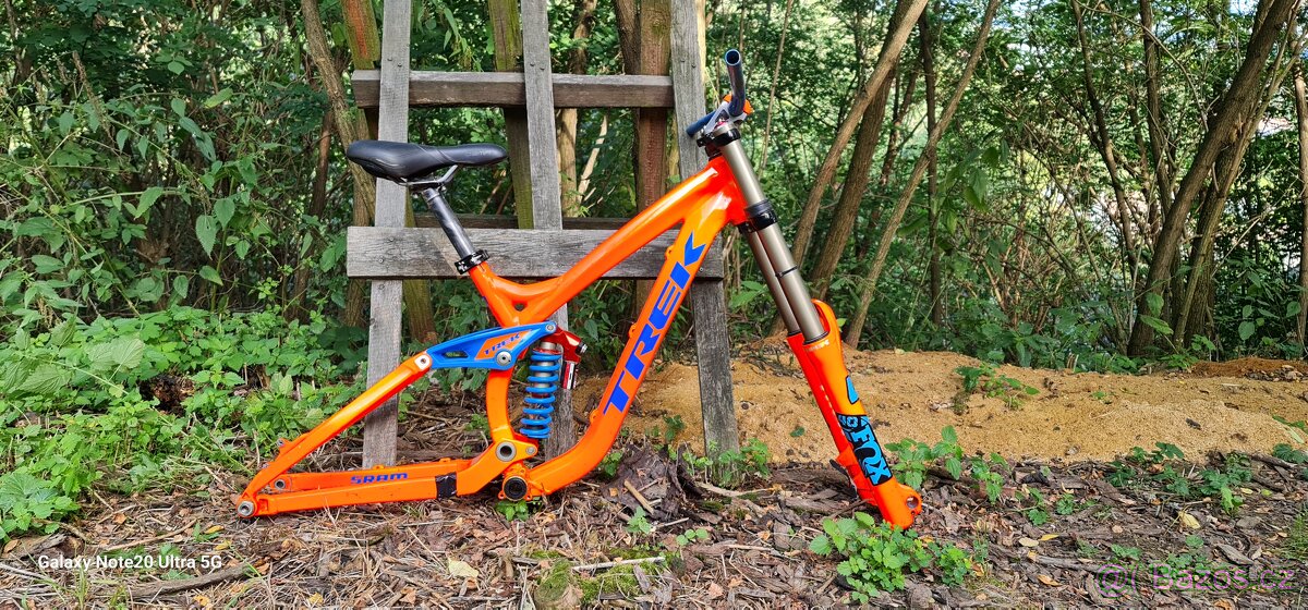 Dily z kola Trek Session 8.8 2010.