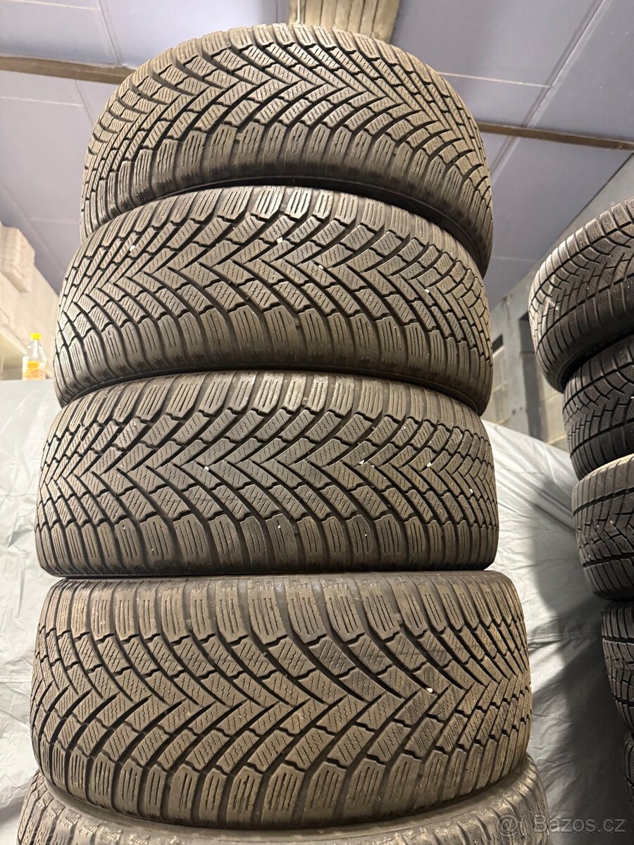 prodám zimní 225/50/17 Continental