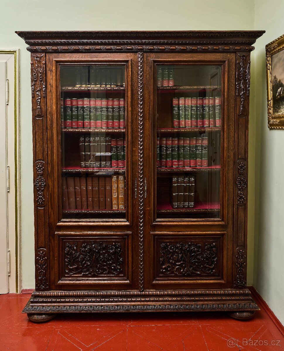 Masivní dubová knihovna v renesančním stylu, 19. století