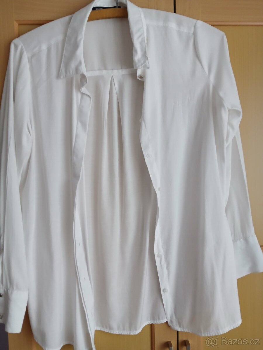 Bílá košile