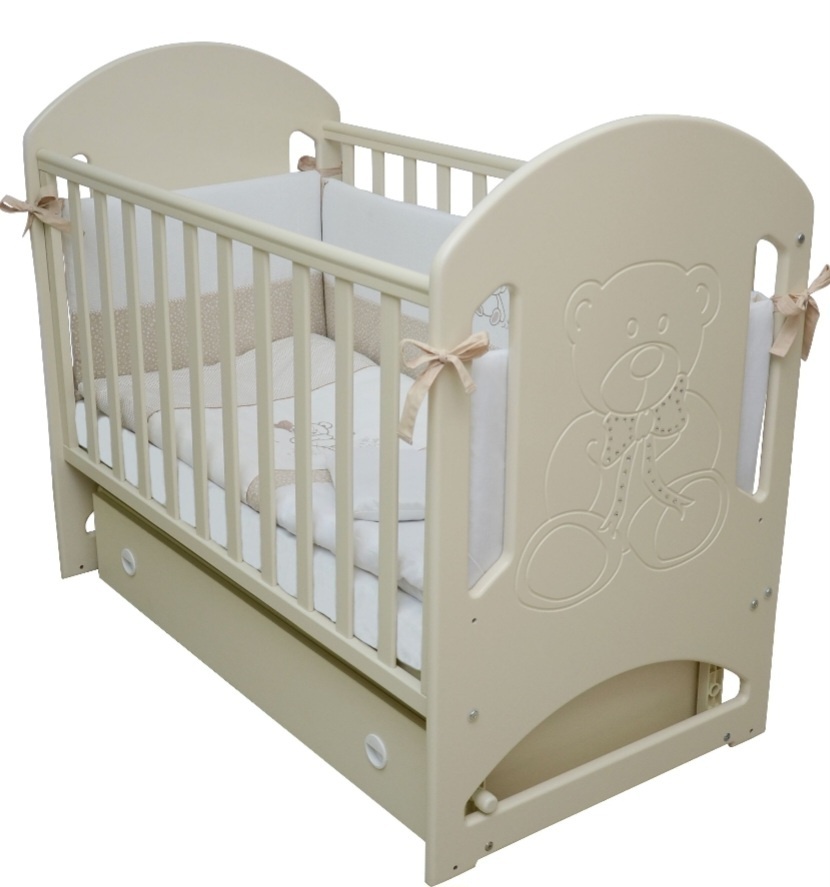 Postýlka s kyvadlem