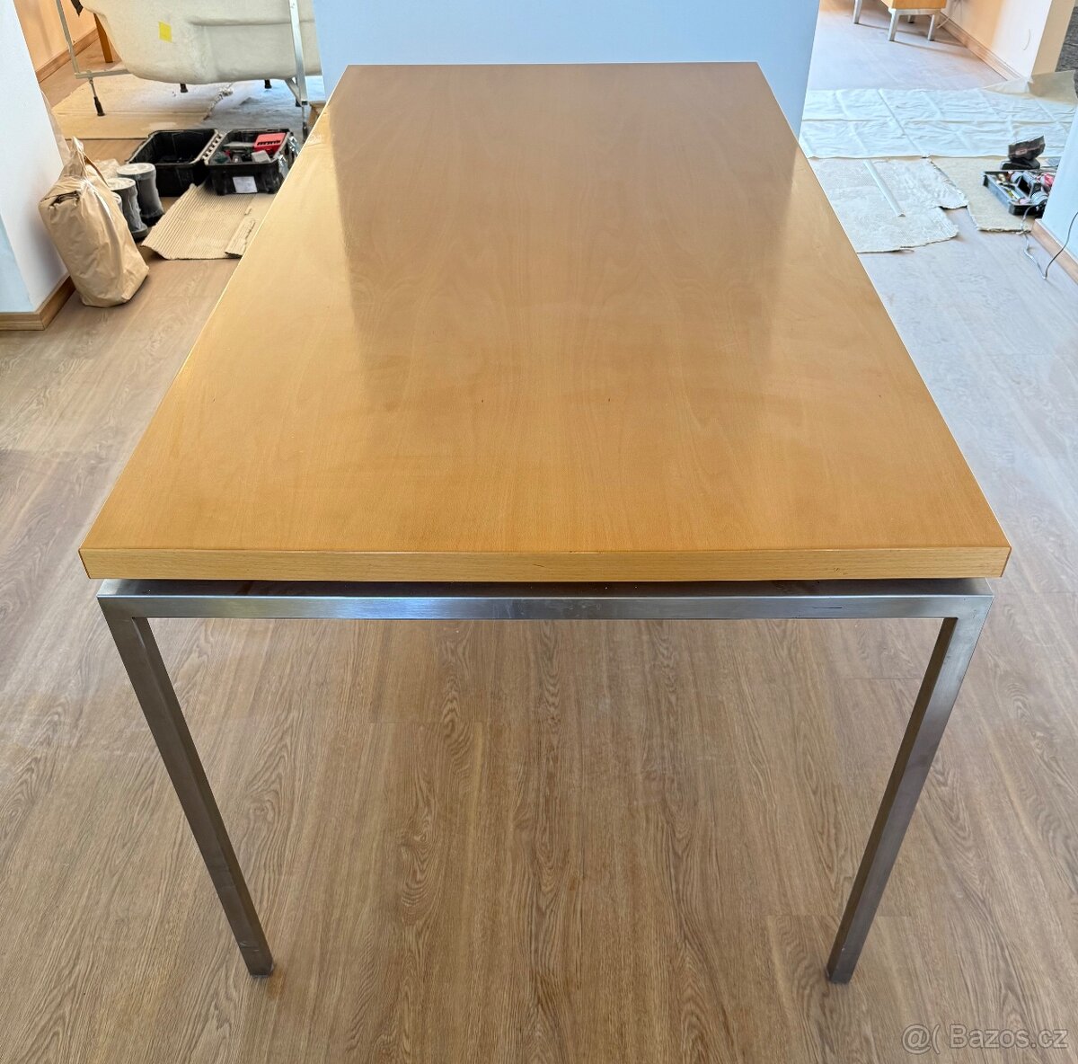 Jídelní stůl masiv