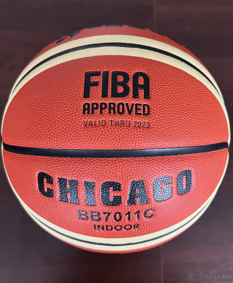 Nový basketbalový míč