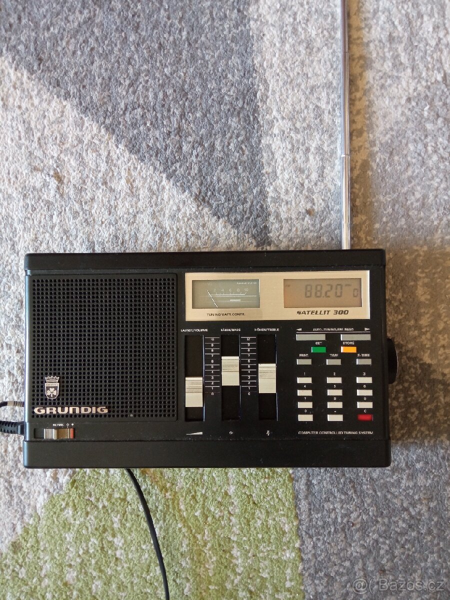 Rádio Grundig Satelit 300