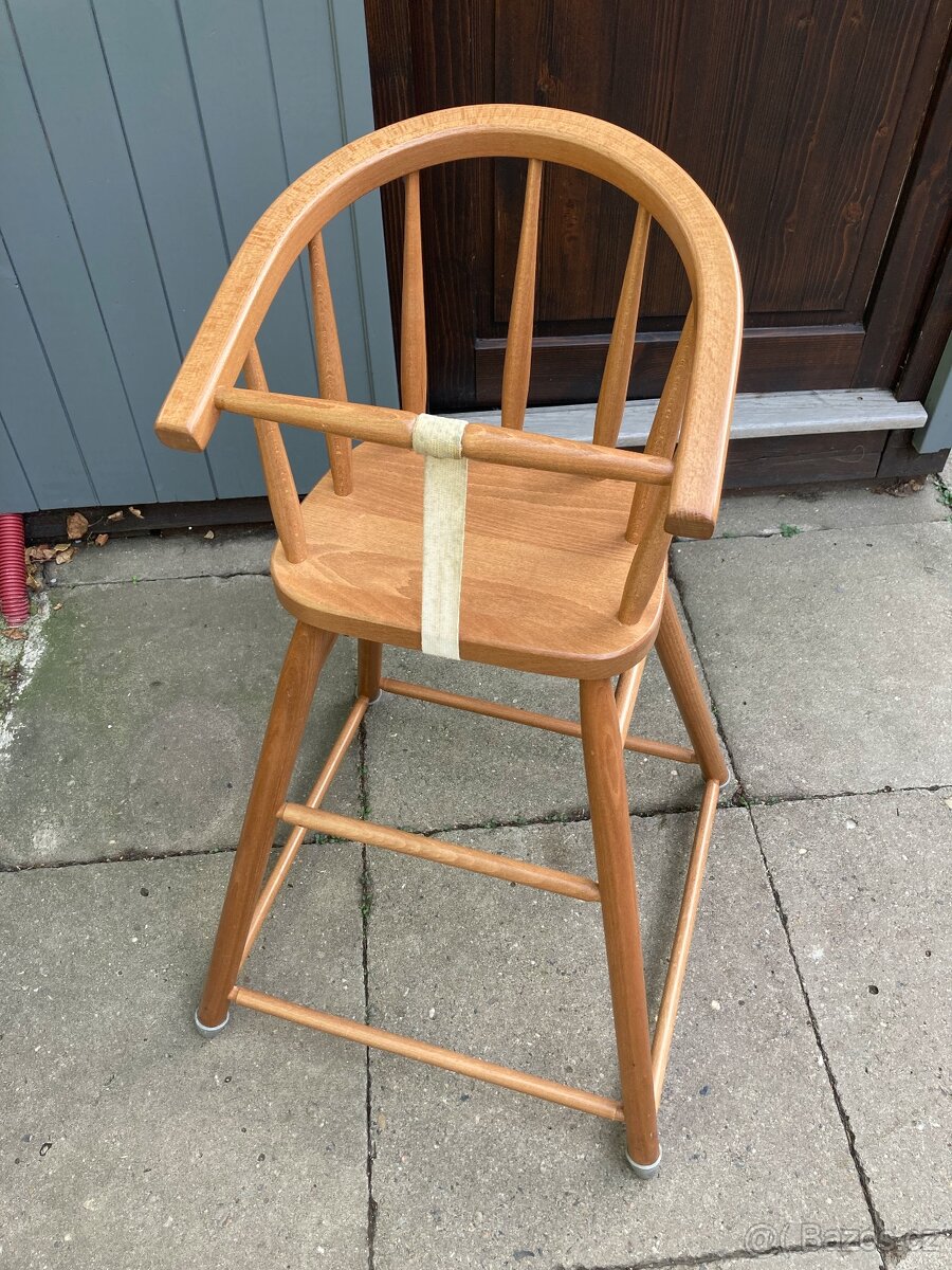 Prodám téměř novou dětskou dřevěnou židličku