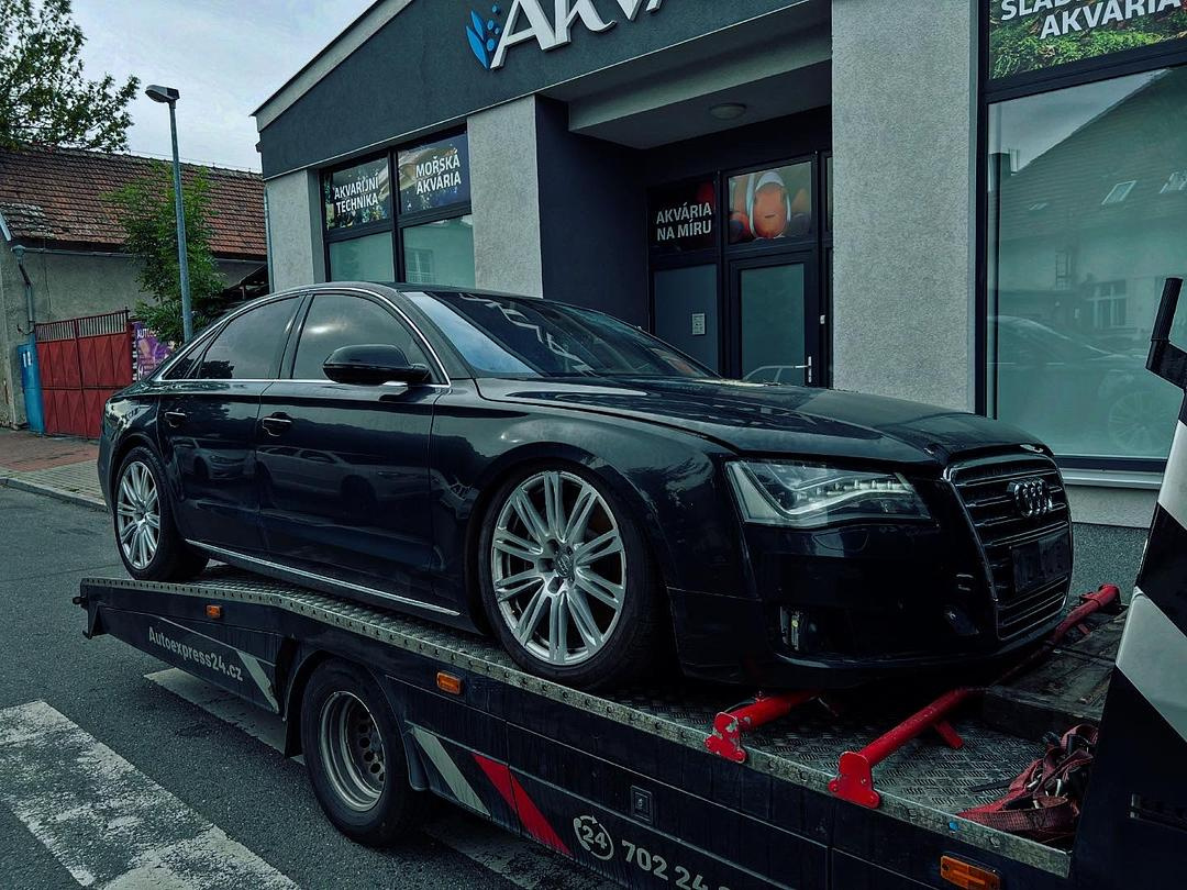 Vůz na náhradní díly Audi A8 D4 4H sedan 2010 CDSB MXX LZ9Y